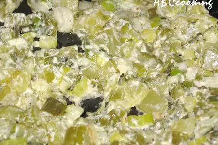 Мясные маффины с огуречной начинкой: шаг 1