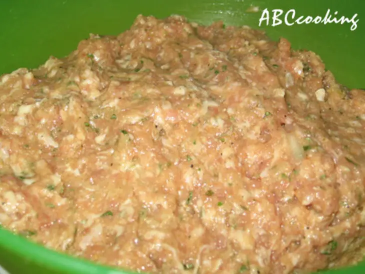 Мясные маффины с огуречной начинкой: шаг 2