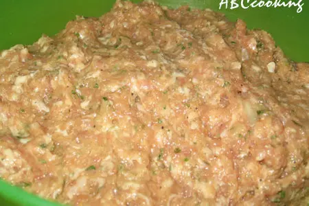 Мясные маффины с огуречной начинкой: шаг 2