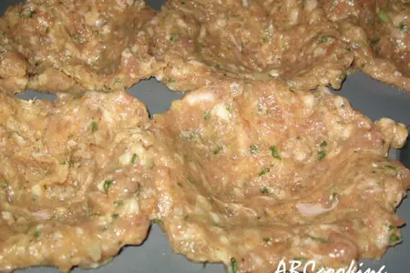 Мясные маффины с огуречной начинкой: шаг 3