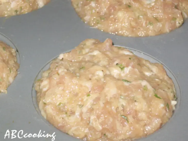 Мясные маффины с огуречной начинкой: шаг 5
