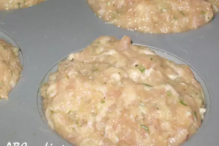 Мясные маффины с огуречной начинкой: шаг 5