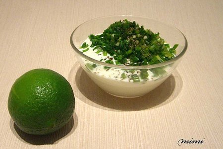 Зеленый салат с копченой грудкой,яйцом-пашот и кукурузными оладушками: шаг 1