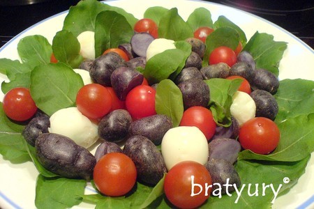Салат из фиолетового картофеля с рукколой: шаг 5