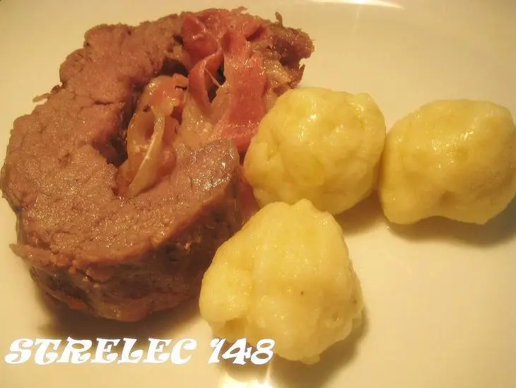 Рулет из говядины с клёцками: шаг 4