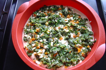 Рыбный пирог с яйцами, морковью и зеленью: шаг 2