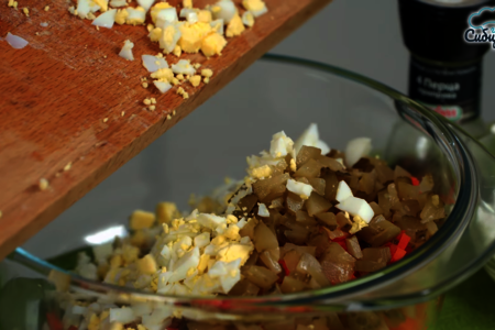 Салат «оливье» с говядиной и овощами в сметанно-майонезном соусе: шаг 3
