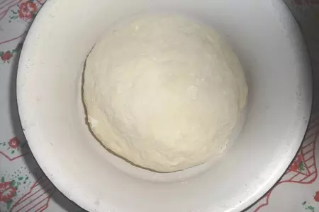 Пицца с колбасками и оливками: шаг 3