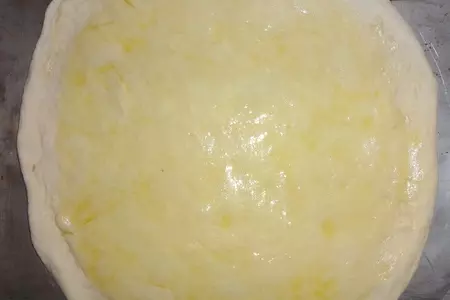 Пицца с колбасками и оливками: шаг 7