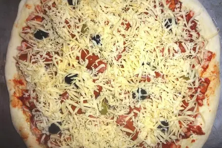 Пицца с колбасками и оливками: шаг 11