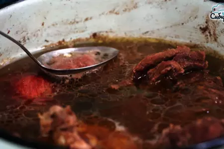 Холодец из отваренной говяжьей лытки с курицей и говядиной: шаг 2