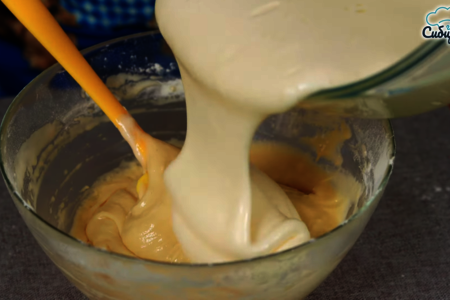 Бисквит на коржи для торта без соды и разрыхлителя: шаг 6