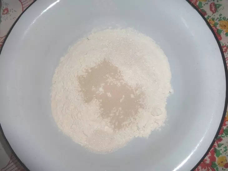 Пицца с грибами и оливками: шаг 1