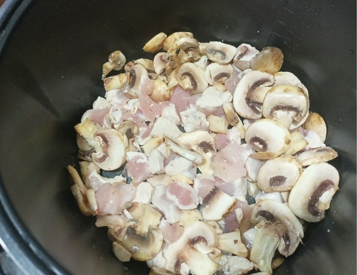 Омлет с курицей и грибами: шаг 3