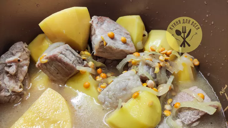 Свинина с картошкой и горохом в скороварке: шаг 3