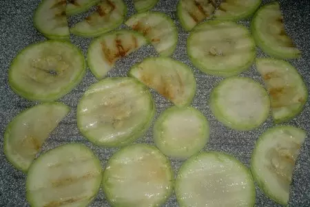 Белая пицца с овощами и плавленым сыром: шаг 8