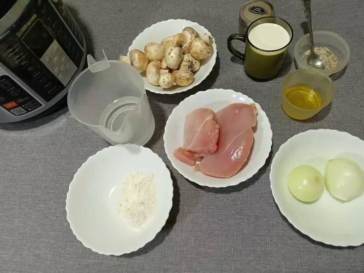 Курица с грибами в сливках в мультиварке: шаг 1