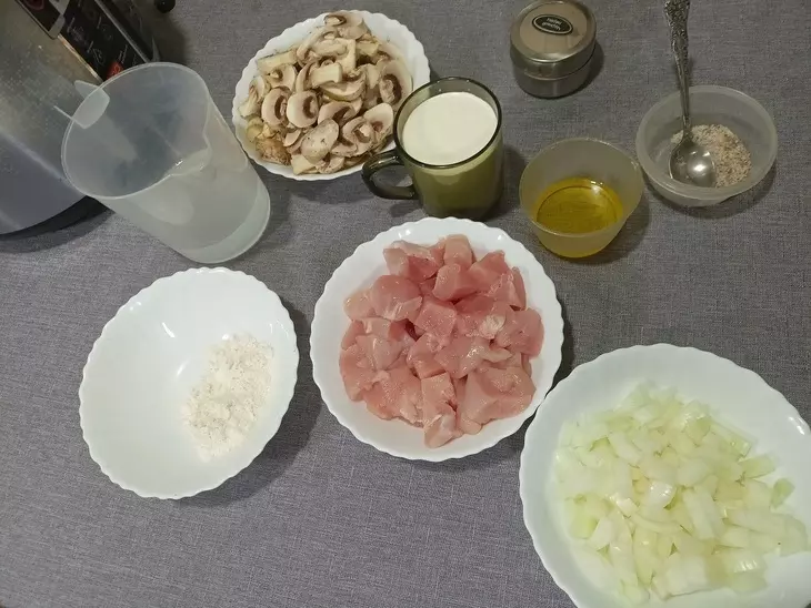 Курица с грибами в сливках в мультиварке: шаг 2