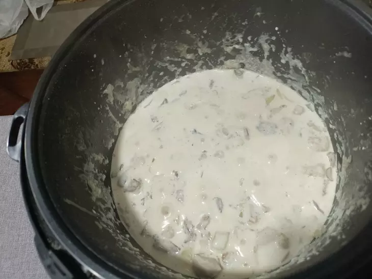 Курица с грибами в сливках в мультиварке: шаг 5