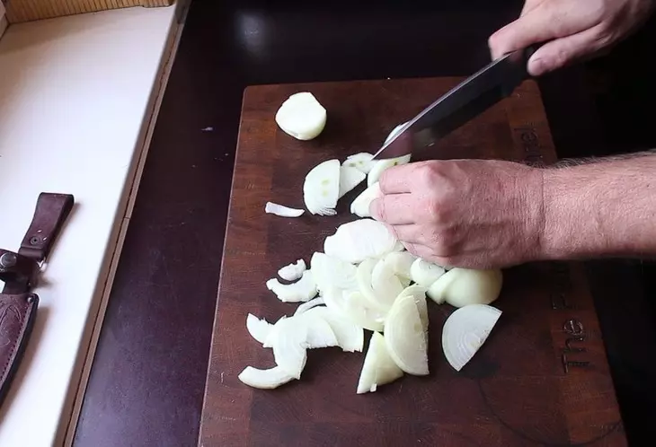 Шашлык из баранины маринованный в овечьем йогурте: шаг 3