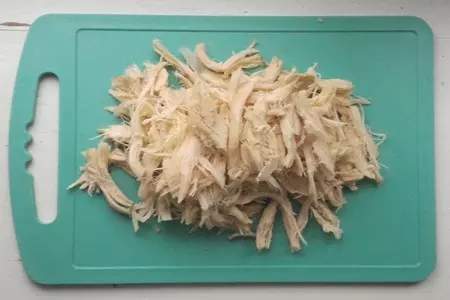 Пицца с курицей и маринованными грибами: шаг 4