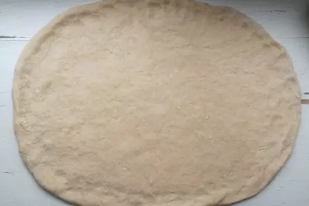 Пицца с курицей и маринованными грибами: шаг 8