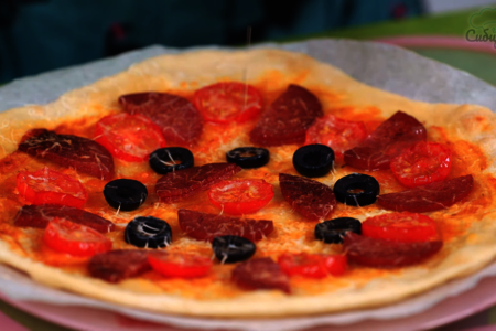 Мини-пицца из дрожжевого теста с салями и помидорами с сыром: шаг 8
