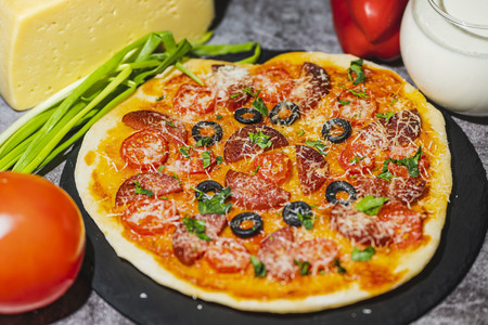 Мини-пицца из дрожжевого теста с салями и помидорами с сыром: шаг 9