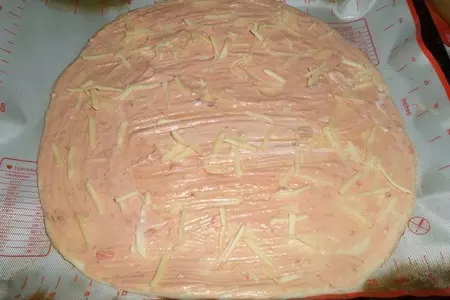 Пицца с сосисками и маринованными огурцами: шаг 8