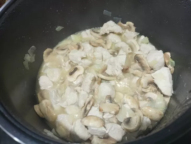 Курица с грибами в сметане: шаг 4