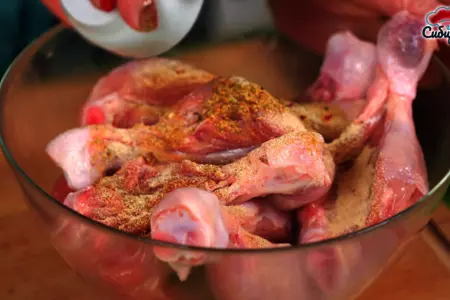 Куриные ножки запеченные с начинкой в мешочках из теста: шаг 1