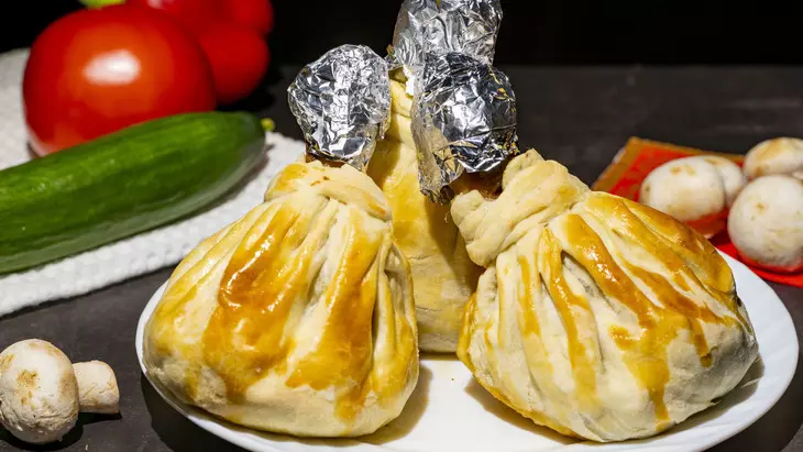 Куриные ножки запеченные с начинкой в мешочках из теста: шаг 9