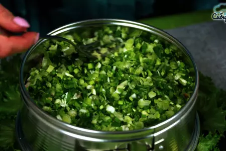 Слоеный салат «невеста» с копченой курицей и картошкой: шаг 4