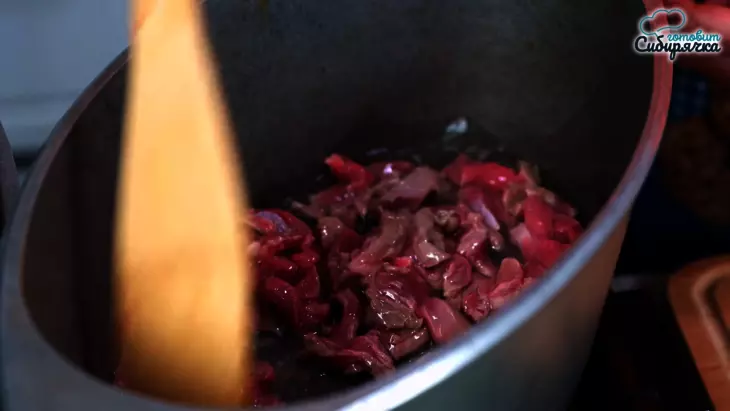 Азу с говядиной и картофелем с солеными огурцами по-татарски: шаг 1