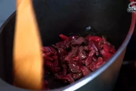Азу с говядиной и картофелем с солеными огурцами по-татарски: шаг 1