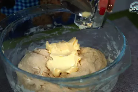 Пирожки из дрожжевого теста с мясной начинкой в духовке: шаг 3