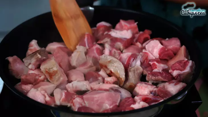 Жаркое с мясом и картофелем со специями по-сибирски: шаг 1