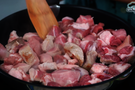 Жаркое с мясом и картофелем со специями по-сибирски: шаг 1