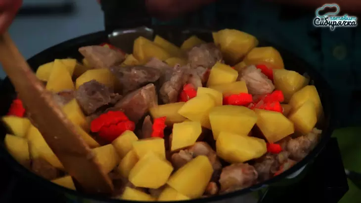 Жаркое с мясом и картофелем со специями по-сибирски: шаг 4