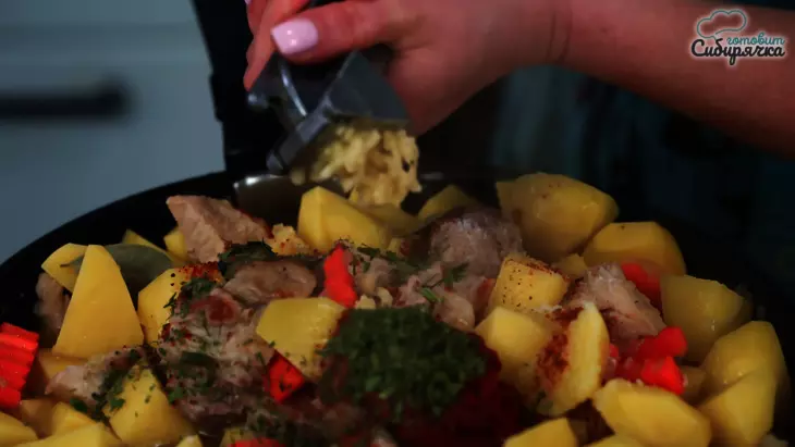 Жаркое с мясом и картофелем со специями по-сибирски: шаг 6