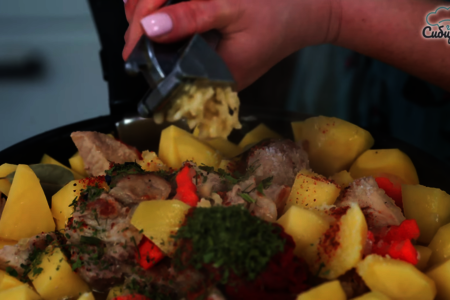Жаркое с мясом и картофелем со специями по-сибирски: шаг 6