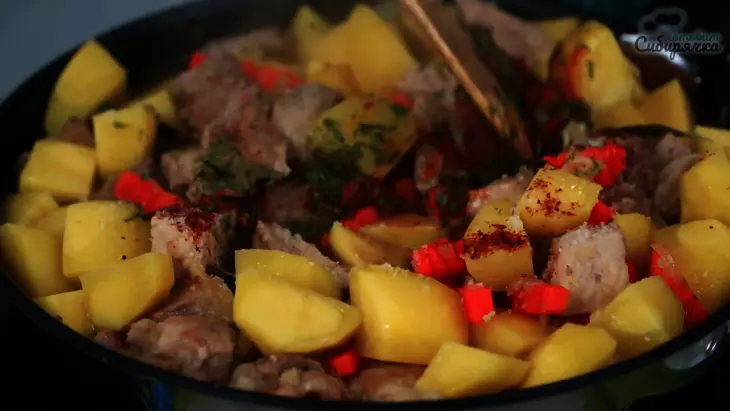Жаркое с мясом и картофелем со специями по-сибирски: шаг 7