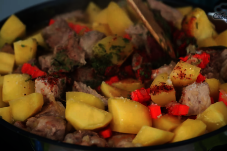 Жаркое с мясом и картофелем со специями по-сибирски: шаг 7