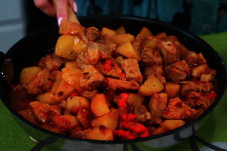 Жаркое с мясом и картофелем со специями по-сибирски: шаг 8