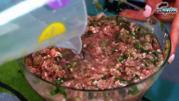 Классические грузинские хинкали с мясным фаршем и специями: шаг 6