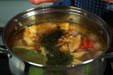 Суп с фрикадельками из мясного фарша и клецками: шаг 8