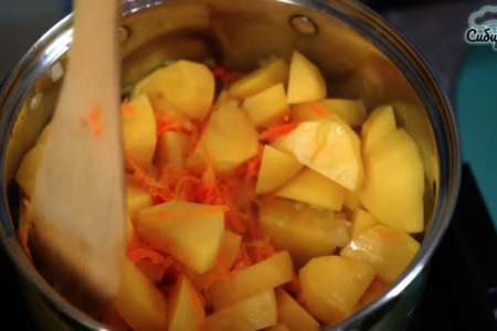 Картофельный суп-пюре со сливками и гренками: шаг 2