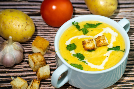 Картофельный суп-пюре со сливками и гренками: шаг 9