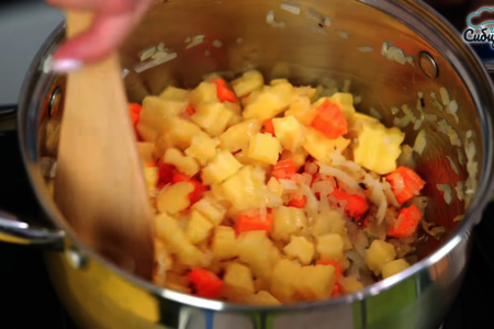 Быстрый грибной суп с овощами и зеленью: шаг 3