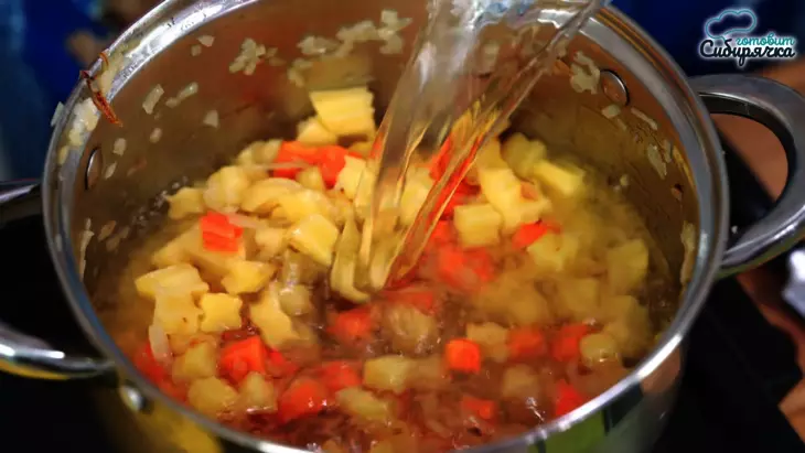 Быстрый грибной суп с овощами и зеленью: шаг 4